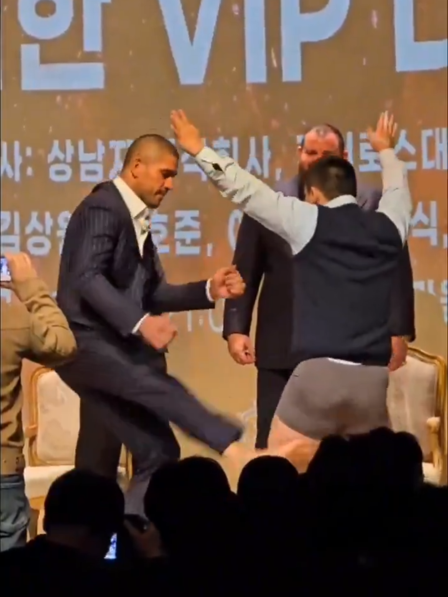 A man dances while taking 26 low kicks from Alex Pereira #alexpereira #UFC #lowkick