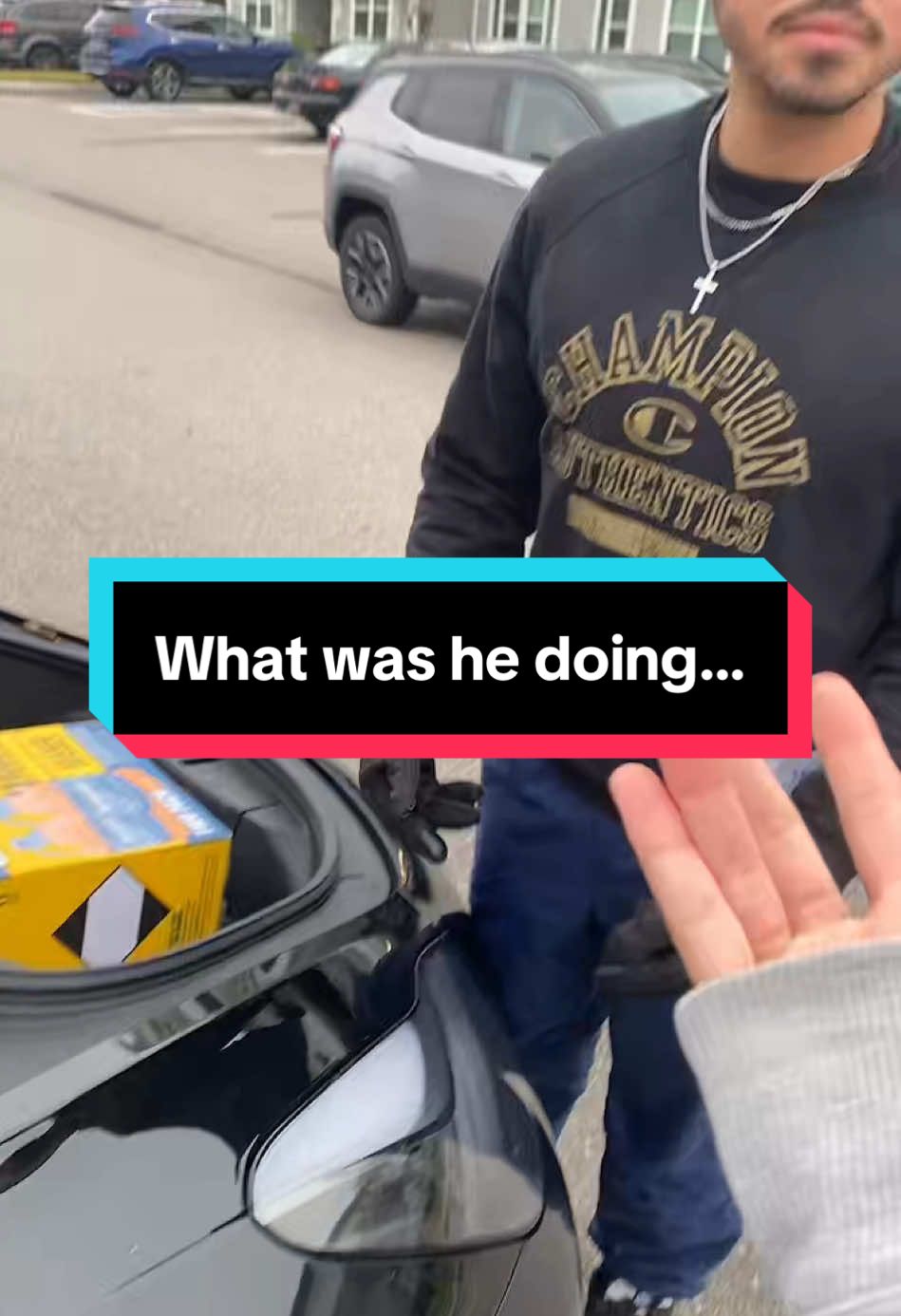 What in the world was he doing 😭 #gloves #touchscreengloves #windproofgloves #floridasnow #coldweather #insulatedgloves #snowinflorida #snowingintexas #giftideas #newyearnewme #newyearnewaura #ValentinesDay #valentinesdaypicks #waterproofgloves #creatorsearchinsights 