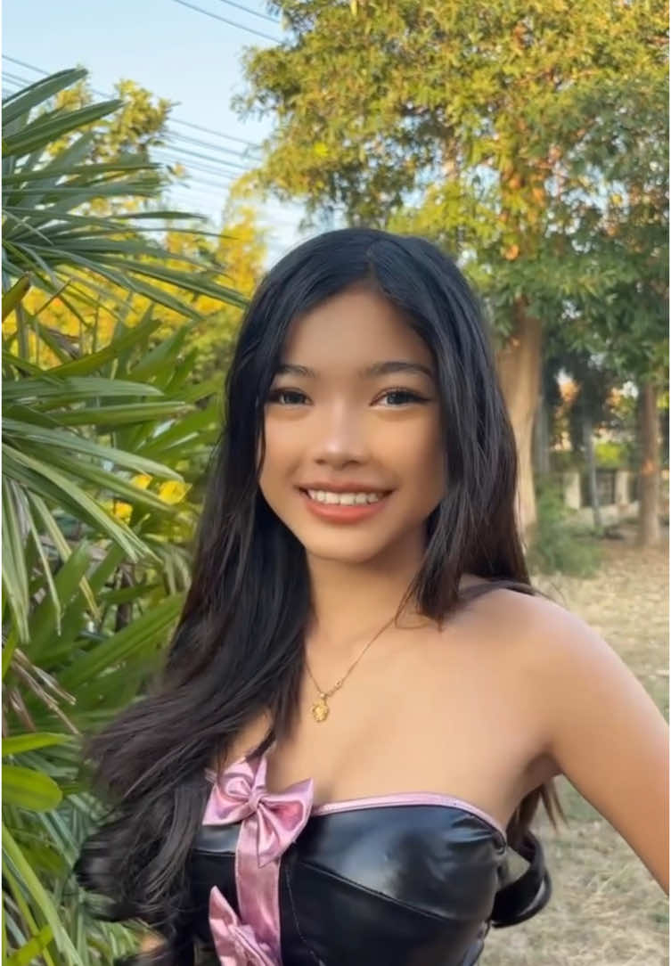 You must leave me a comment!🥰🥰🥰 #creatorsearchinsights #america #asiangirl #fyp #dance 