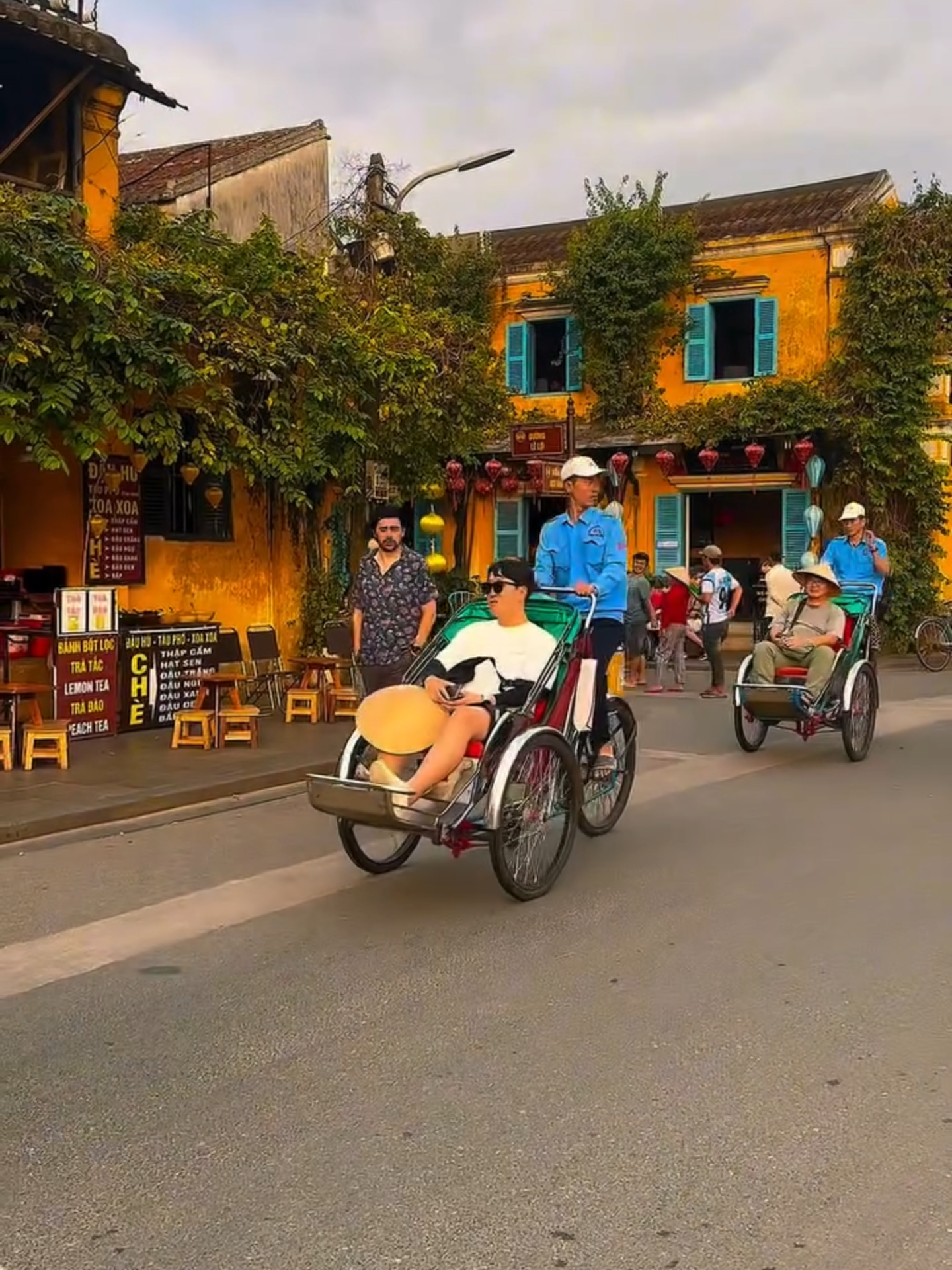 Hoi An city sightseeing cyclo is an ideal means of transport to explore the beauty of the ancient town in just one morning or afternoon.##explore#hoian #cyclo #vietnamtravel