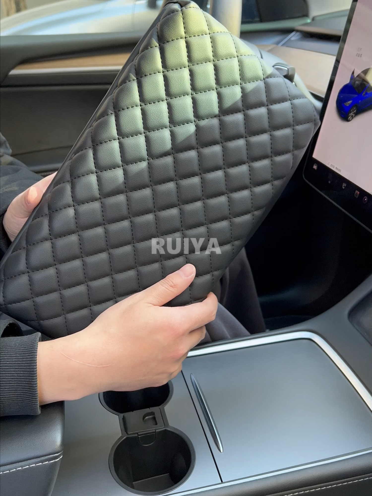 What if your armrest could be as comfy as your couch? 👀 Upgrade now! #Ruiya #fordcampaign #CleanCarGoals #SmartCarProducts#CaringForYourCar #DriveInStyle #foryour