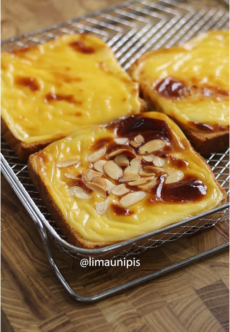 Milk Cheese Toast/Burnt Cheese Toast Hari ini kita nak cuba resepi viral yang tengah hangat di media sosial – Milk Cheese Toast! Dengan menggunakan MSM Gula Super, korang still boleh makan makanan manis tapi hanya dengan kuantiti gula yg kurang berbanding gula biasa tau!! Boleh share resepi kreatif korang menggunakan MSM Gula Super dan tag instagram @msmgulaprai ok! #GulaPrai60thAnniversary #GulaPrai #MSMSugar #MYMSM Bahan-bahan: ● 3 keping roti ● 20g mentega ● 100ml susu ● 1 sudu besar MSM Gula Super ● 5g (0.5 sudu) tepung jagung ● 2 keping keju cheddar ● Hirisan kacang badam Dalam air fryer: Bakar pada suhu 200°C selama 5 - 6 minit (masa mungkin berbeza bergantung pada peralatan). ................................................. English recipe// Ingredients: ● 3 slices of bread ● 20g butter ● 100ml milk ● 1 tbsp MSM Gula Super @msmgulaprai  ● 5g (0.5 spoon) corn starch ● 2 slice cheddar cheese  ● Sliced almonds In the air fryer: bake at 200°C for 5 - 6 minutes (may vary depending on the appliance).