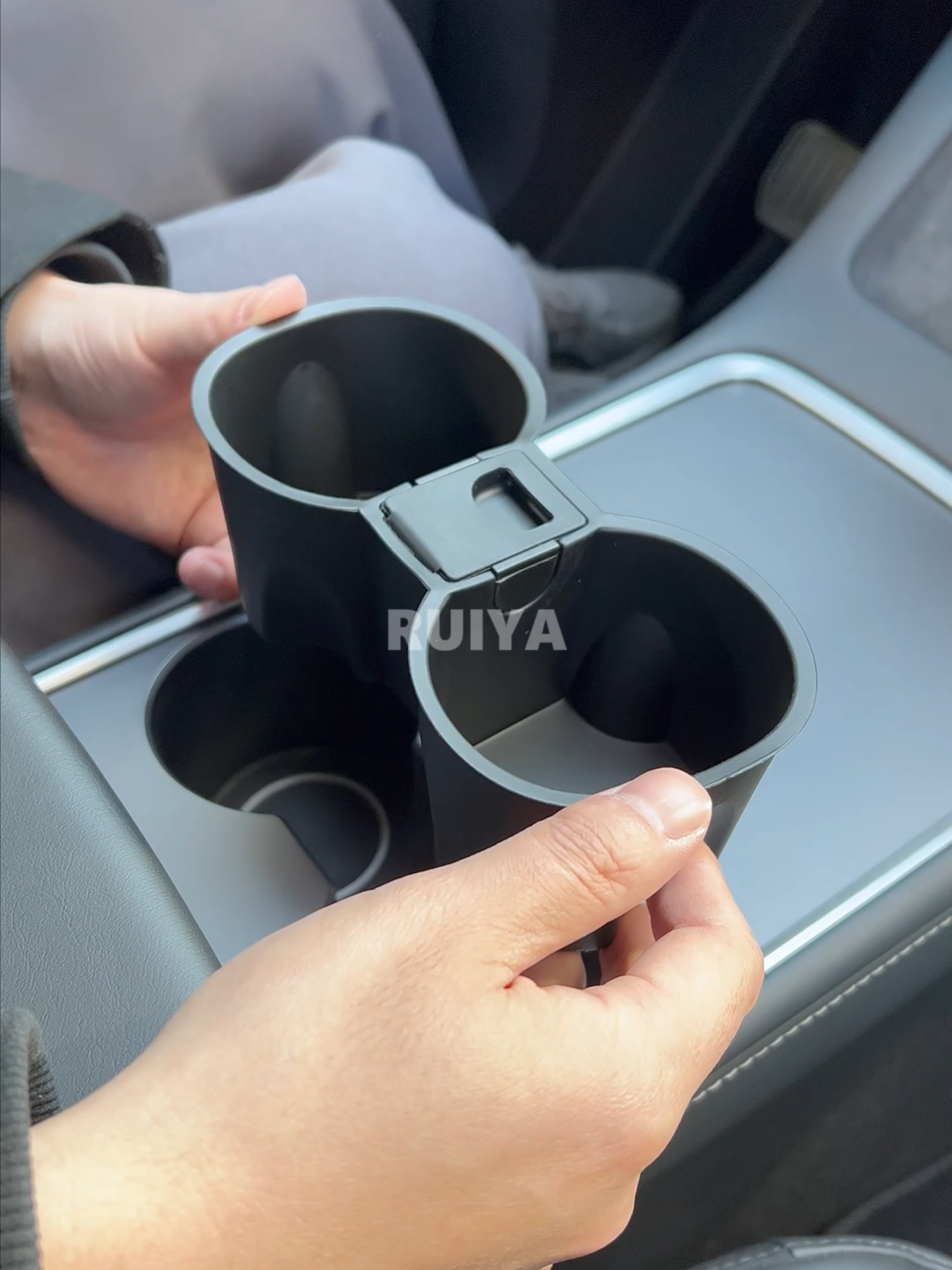 Is your car ready for the next level of convenience? Say hello to your new favorite cup holder! #Ruiya #Ford #fordcampaign #CupHolderUpgrade#CarAccessories#foryour #DriveInStyle