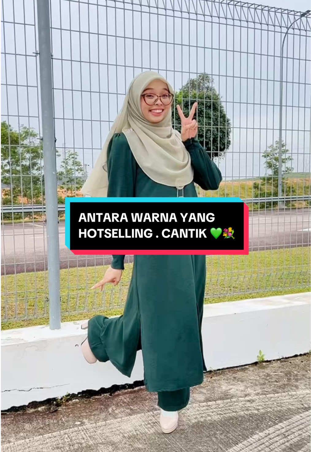 DAH LAMA TUNGGU WARNA EMERALD GREEN NI 💚💐 Kami dah restock yeayyy  #suitnurzakiya #zakiya #suitlabuh #setseluar #ironless #suitviral #suitumrah #umrah