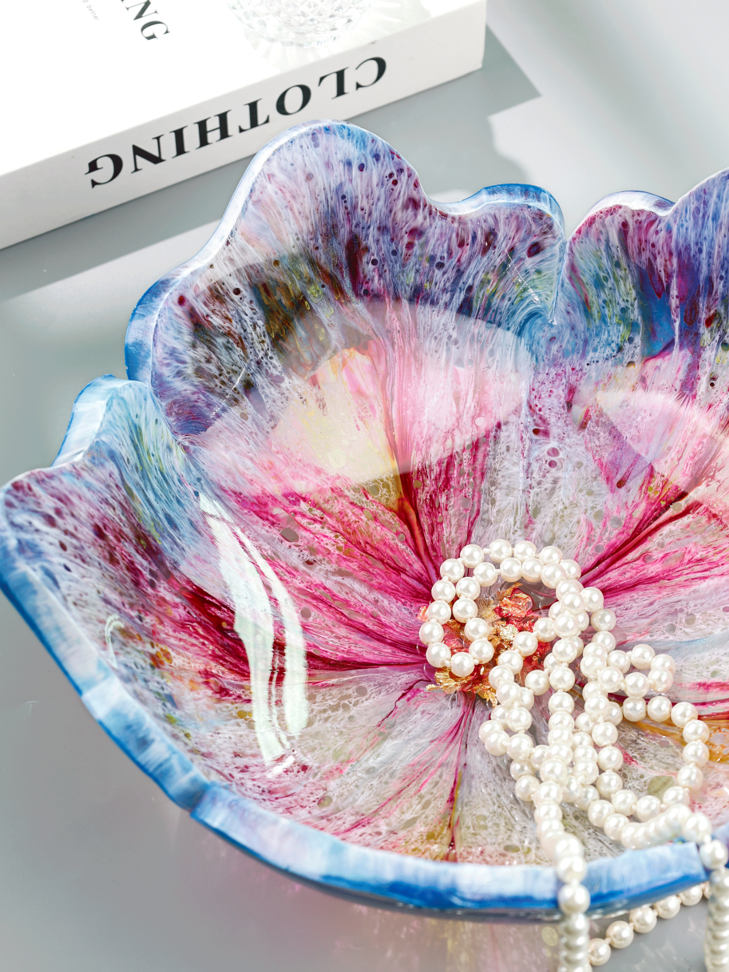 Each drop of HeyClear resin creates an unparalleled symphony of colors! The details are perfect, and the visual impact is stunning. 💖🎨 #HeyClear#PigmentArt#PigmentArt #CreativeDesign #ResinTray #ArtWorks