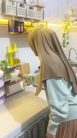 Mood boster pagi”,kalau sudah d beresin malam..  #momlife #homeliving #fypシ #fypシ゚viral #dailyvlog #asmrsounds #asmr #deepcleaning #beberes #dapurestetik 