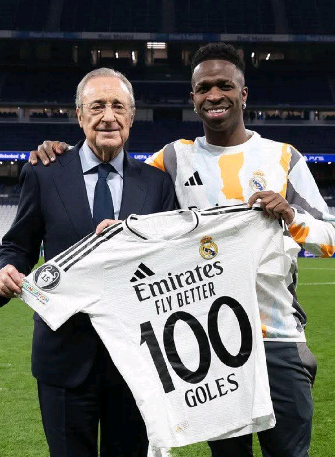 🤍 Viniucius Jr celebrates his 100 goals⚽ for Real Madrid with Florentino Pérez and he has now scored more UEFA Champions League goals (28) than Luis Suarez (27). LEGEND⭐️📈💣🇧🇷💥🔥 #vini #vinijr #vinijr🇧🇷 #realmadridfc #luissuarez  #Football #Soccer #madridista #madridistas #madrid #brasil #brasil🇧🇷 