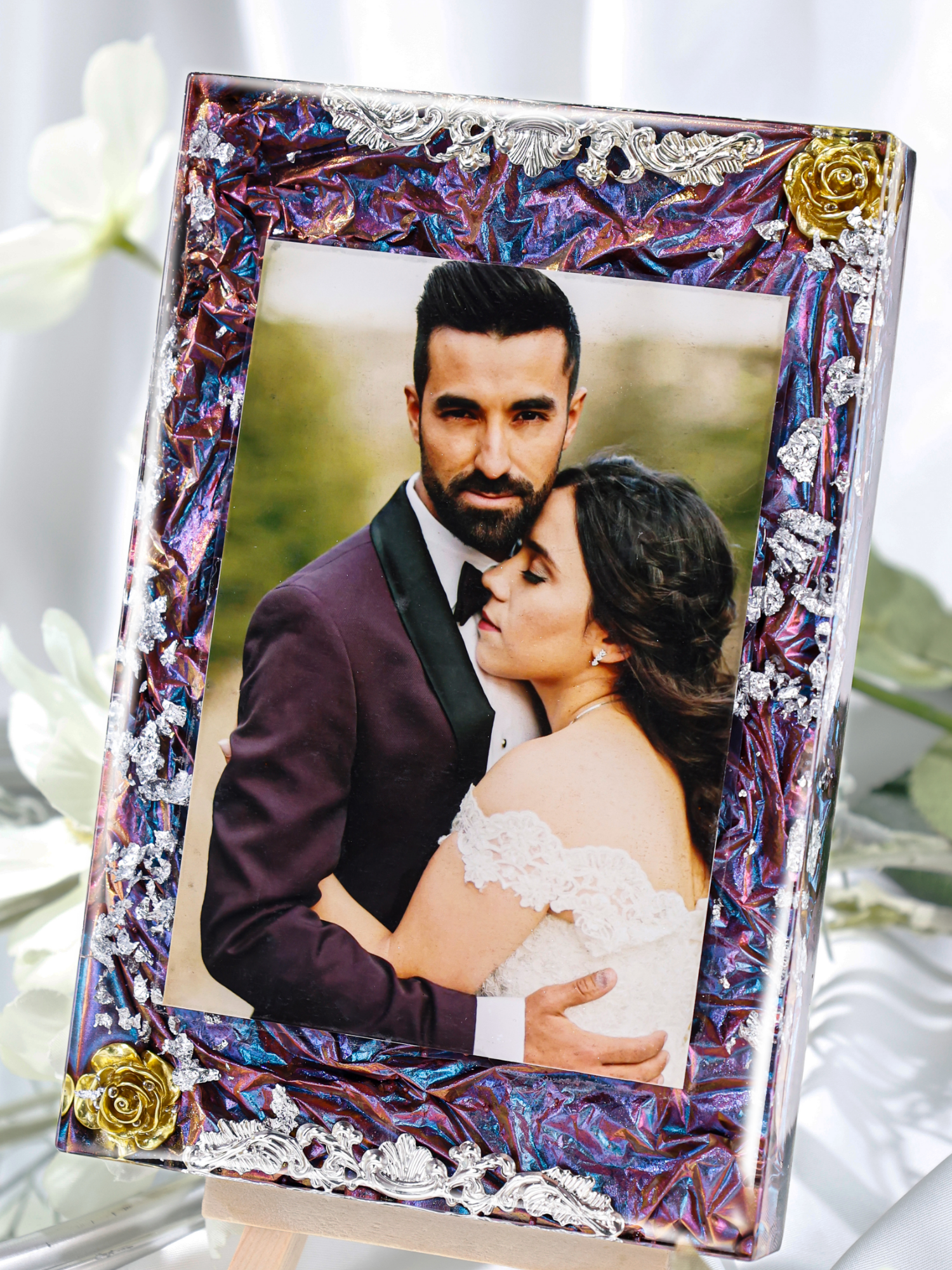 Every moment of love deserves to be cherished in the HeyClear way. This resin photo frame holds our happiness and memories. 💖🌹#HeyClear #WeddingPhoto #ResinFrame #LoveMemories #CreativeDesign