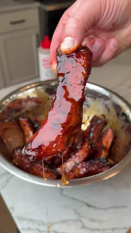 HONEY GARLIC PARTY RIBS 🍯INGREDIENTS - Bachan’s The Original Japanese Barbecue Sauce - 1 rack of pork baby back ribs - 2 tbsp salt, pepper, garlic powder blend - 2 tbsp of BBQ rub 📝 DIRECTIONS: 1️. Cut pork ribs between each bone into  individual pieces. 2️. Coat ribs in Bachan’s as a binder, then season with salt, pepper, garlic, and a light coat of BBQ rub. 3️. Place ribs on an oiled wire rack. Bake at 350°F for 90 minutes, flipping halfway through. 4️. In a saucepan, make the sauce by combining all sauce ingredients. Cook over medium heat until it bubbles, then stir in green onions and remove from heat. 5️. Once ribs reach an internal temp of 200°F, remove from the oven. 6️. Toss ribs in the sauce until fully coated.  @burnt_pellet_bbq