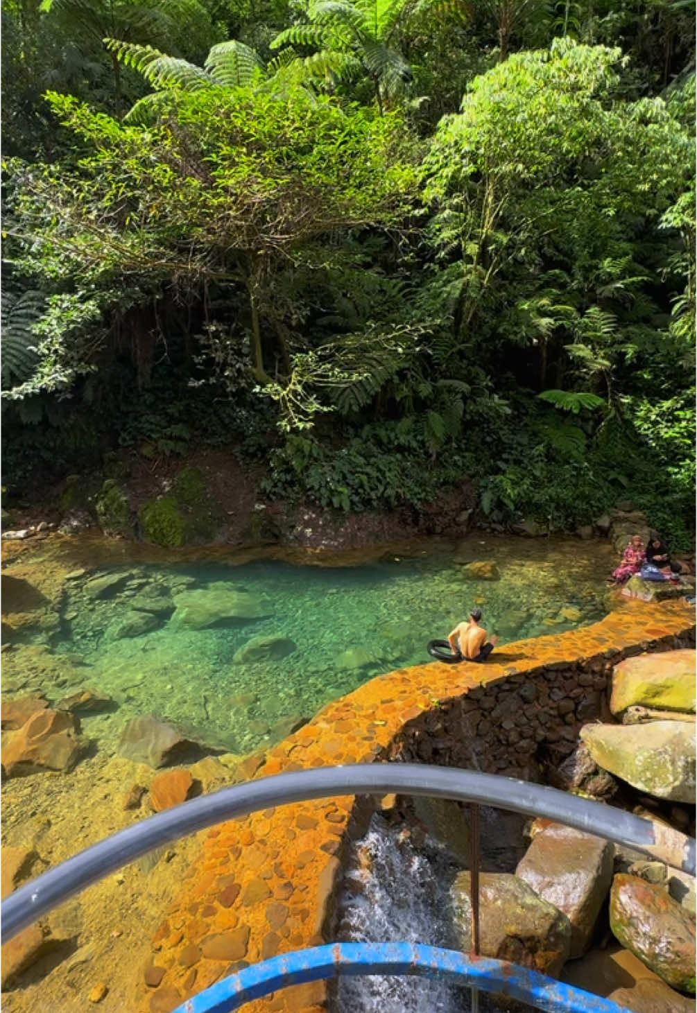 A place to go kali ini visit ke salah satu Curug Terbening di Bogor🍃 Tepatnya di daerah kawasan Taman Nasional Gunung Halimun Salak 📍Lembah Tepus — Bogor  #lembahtepus #curuglembahtepus #tamannasionalgununghalimunsalak #tnghs
