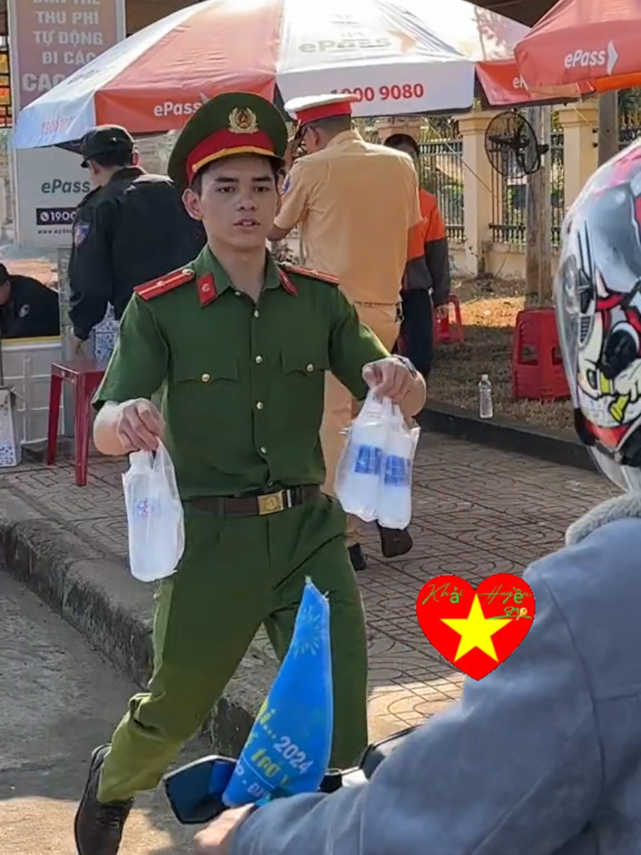 Trả lời @vovanhuu81 Đắk Nông kính chào các bạn trên mọi Miền trở về đây đón Xuân 🫰🫰🫡🫡🇻🇳🇻🇳#tuhaonguoilinh #cand #csgt #csgt_vietnam #vinhandanphucvu #anninhtrattu #vianninhtoquoc #khaihuyen #toiyeuvietnam #vedepnguoilinh #xuhuong #xuhuongtiktok #vietnam #tinnong #giaothong #xh #xhtiktok #daknong 