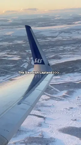 The most beautiful landing i’ve ever experienced into Kiruna’s runway 03!✨🇸🇪🏔️  —————————— @SAS - Scandinavian Airlines —————————— #viral_video #fyp #foryour #makemefamous #blowthisupforme #ski #sweden #kiruna #swedishlapland #lapland #sas #scandinavianairlines #scandinavia