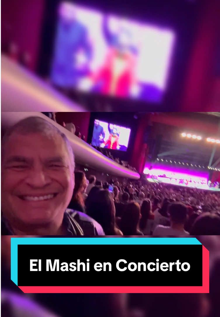 @Rafael Correa Delgado: Como Diosito protege a los inútiles y hace rato que yo estoy en primera fila, pude ir al concierto de Fito Páez. ¡Qué maravilla! Muchísimos jóvenes, pese a que empezó a cantar a finales de los años setenta. De las cosas buenas de la Presidencia, alguna  vez que cantaba en Quito me hizo una visita protocolar al palacio, lo invité a cenar y, para no alargarles el cuento, nos quedamos hasta la 1:00 de la mañana con Fito tocando el piano y todos cantando las canciones de él, de Charlie García, de Sui Generis y del rock argentino. Sorprendido porque me sabía todas🤷🏻‍♂️  #FitoPaez #ElMashiEnConcierto #Ecuador #Musica 