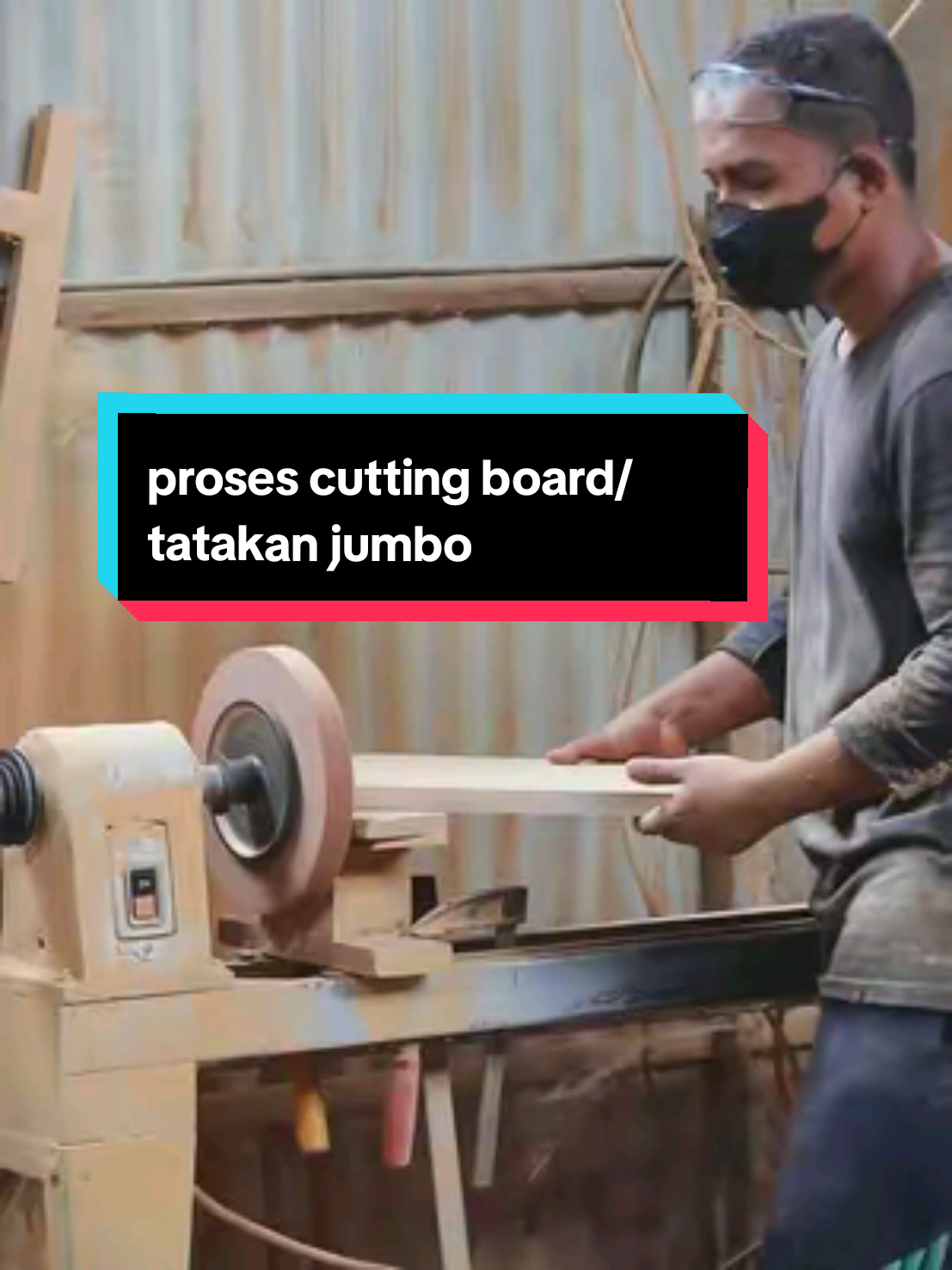 Membalas @mamakeadelia proses cutting board/tatakan multi fungsi gini kayu jati asli🔥 #dapur #kitchenwares #talenankayu #talenanmultifungsi #tatakan #DIY #diyproject 