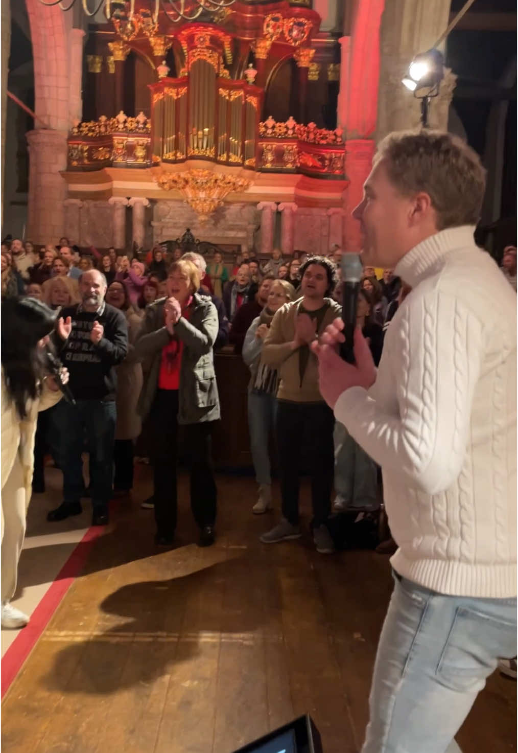 It is very amazing to see how many people come tother to worship God in the Netherlands, this was in Gouda, a beautiful city in the Netherlands✨ #christiantiktok #fyp #presencerevival #praise #worship 