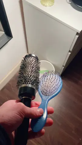 Self-cleaning brush! Check link in bio ;) #hair #hairtok #hairstyle