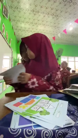 Kelas 1b “Mengenal dan Membuat Kolase Rumah” #fyppppppppppppppppppppppp #fypシ゚viral🖤tiktok☆♡myvideo #tiktokviral #masyaallahtabarakkallah❤❤❤ #madrasahhebatbermartabat #gurumuda 