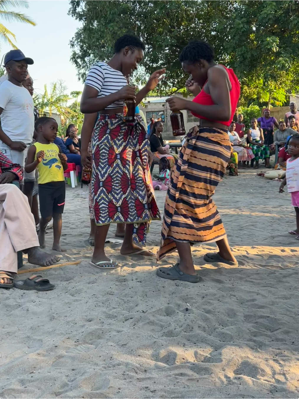 Come with me to Mozambique and you will learn how to move your hips without spilling beer #mozambique🇲🇿 #dancechallenge 