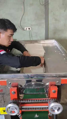Cetak Mie Keriting Juragan, Speedo Conveyor bisa diatur kecepatanya monggo di orderr boskuu  Info pemesanan : ☎️ 081379332731 Cv. Teknik Mesin Indonesia  Jl. Setiabudi No. 1126 Dusun Sukarame 1 RT.15/RW.005 Desa Haduyang Kecamatan Natar Kabupaten Lampung Selatan. #Teknindo #fypシ  #mesinumkmlampung #mesinmie #mesinMir #mesin #banggaproduklokal