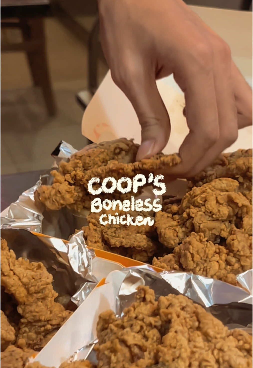 definitely one of the best boneless chickens in the metro! you can never go wrong with Coop's Boneless Chicken 🍗 my faves are truffle cream and curry masala! what's yours? :) to view their full menu, visit their FB Page: @coopsboneless ! #fyp #Foodie #foodieph #foodtiktok #foodtrip #friedchicken #coopsbonelesschicken #dateideas #lunchideas #foodreview #budgetmeal 