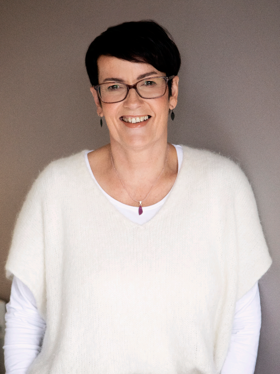 Je aura beschermen maakt dat jij s avonds minder moe bent en meer energie voor leuke bezigheden hebt. Een aura healing doe ik automatisch in elke sessie. Www.rodedraadyogaenhealing.be  #healing #aura #protection #bodyawareness 