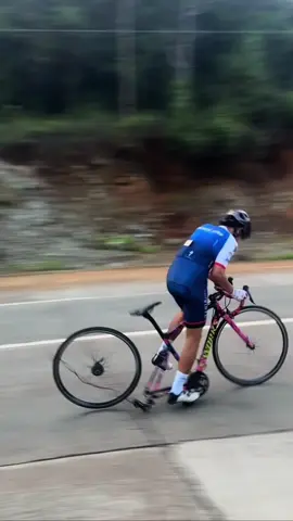 Bike ng isang cyclist, natanggal ang gulong habang nasa kalsada? 😲 Courtesy: Bruno Berthie Qlctp —  Paano nga ba mapapanatili ang safety habang nagbibisikleta? Alamin ang buong detalye sa #PinoyMD ngayong Sabado! #PinoyMD | Sat, 6:30 AM | GMA