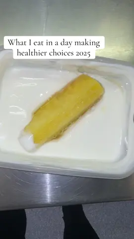 What I eat in a day making healthier choices in 2025 #whatieatinaday #wieiad #viral #trending #fyp #foryoupagee #gym #workout 