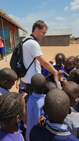 The only mzungu in the village!! 🤣🤣🤣 Our kids never had an opportunity to see and closely interact with a white person 😀. They had to touch and check if they have normal skin tone like ours ama yao inawezabondeka ikifinywa 🤣🤣🤣. #rareopportunity😃 #littlethingsmatter #torbipioneeracademy #Turbi #marsabitcounty 