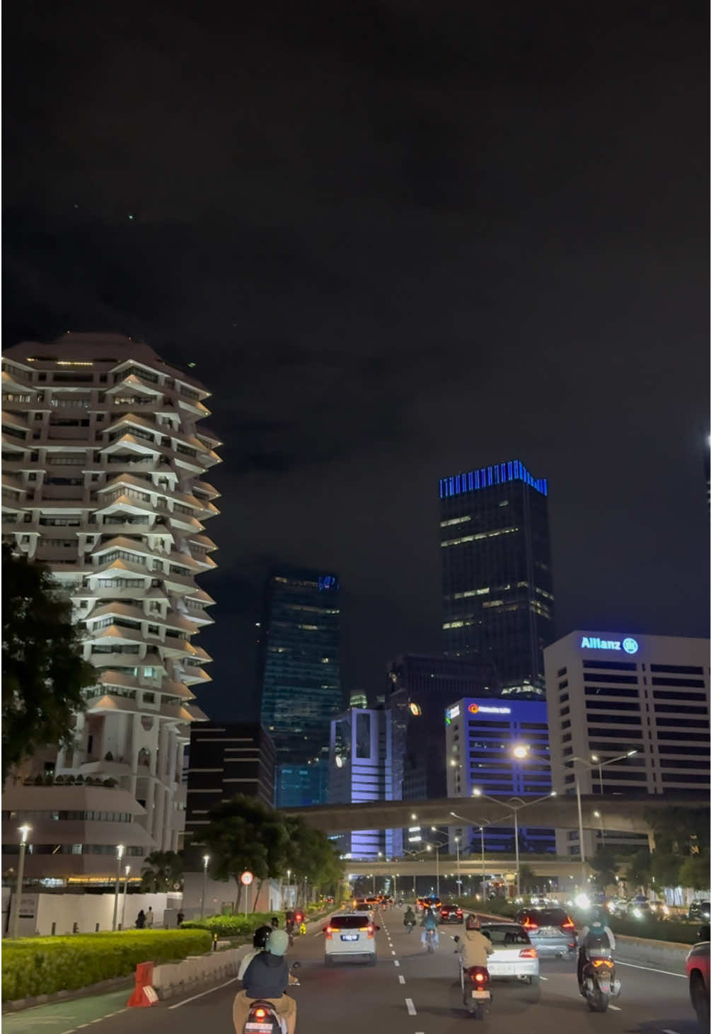 Jakarta at night 😍 #placetogojkt #jakarta #scbdsudirman #citylights #cityview #jktfyp #visitplaceidn #visitplacerandom 