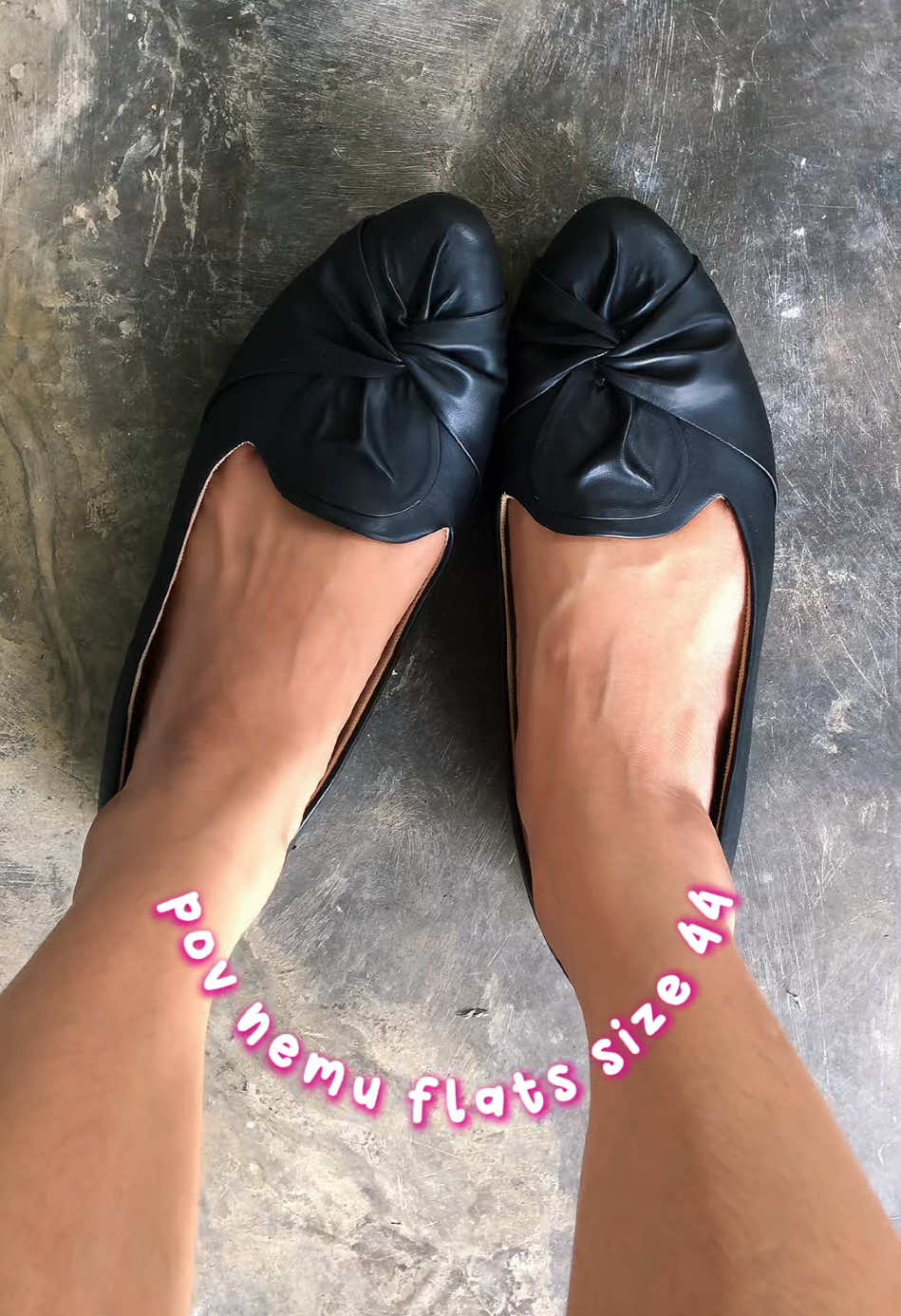 flats bigsize diana black beneran jumbo loh karena ada sampai size 45 yang muat untuk kaki dengan panjang 28cm lebar 12cm ✨ #ramadanekstraseru #wibgajian #sepatujumbowanita #sepatujumbo #bigsizeshoes #sepatuwanita #flatshoes #sepatuwanitajumbo #flatshoesbigsize #plussize #plussizefashion #size42 #widefeet 