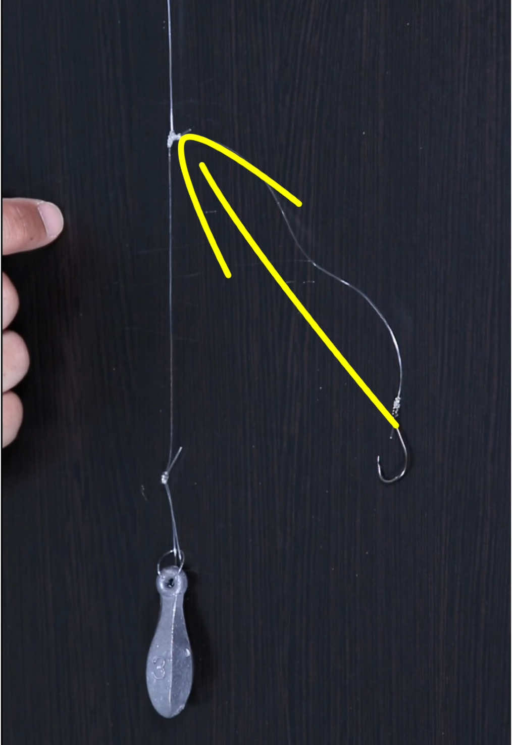 What’s your favorite rig for catching sheepshead, snapper, or other game fish that hang out near structure? There are a lot of options, but the dropper rig is a great choice. It allows you to feel the strike easier since the sinker is below the hook. #saltwaterfishing #inshorefishing #fishinggear #fishingtips #fishingtackle #sheepsheadfishing #sheepshead 