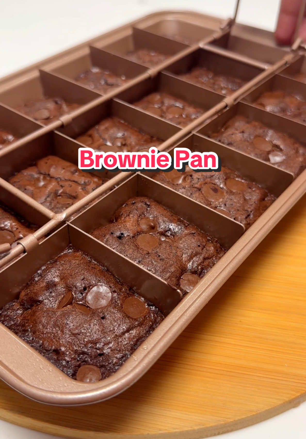 Cutting brownies without messy edges😍so easy to use non-stick brownie pan with 18 Grids slicer. Check yellow basket😉🛒#brownies #baking 