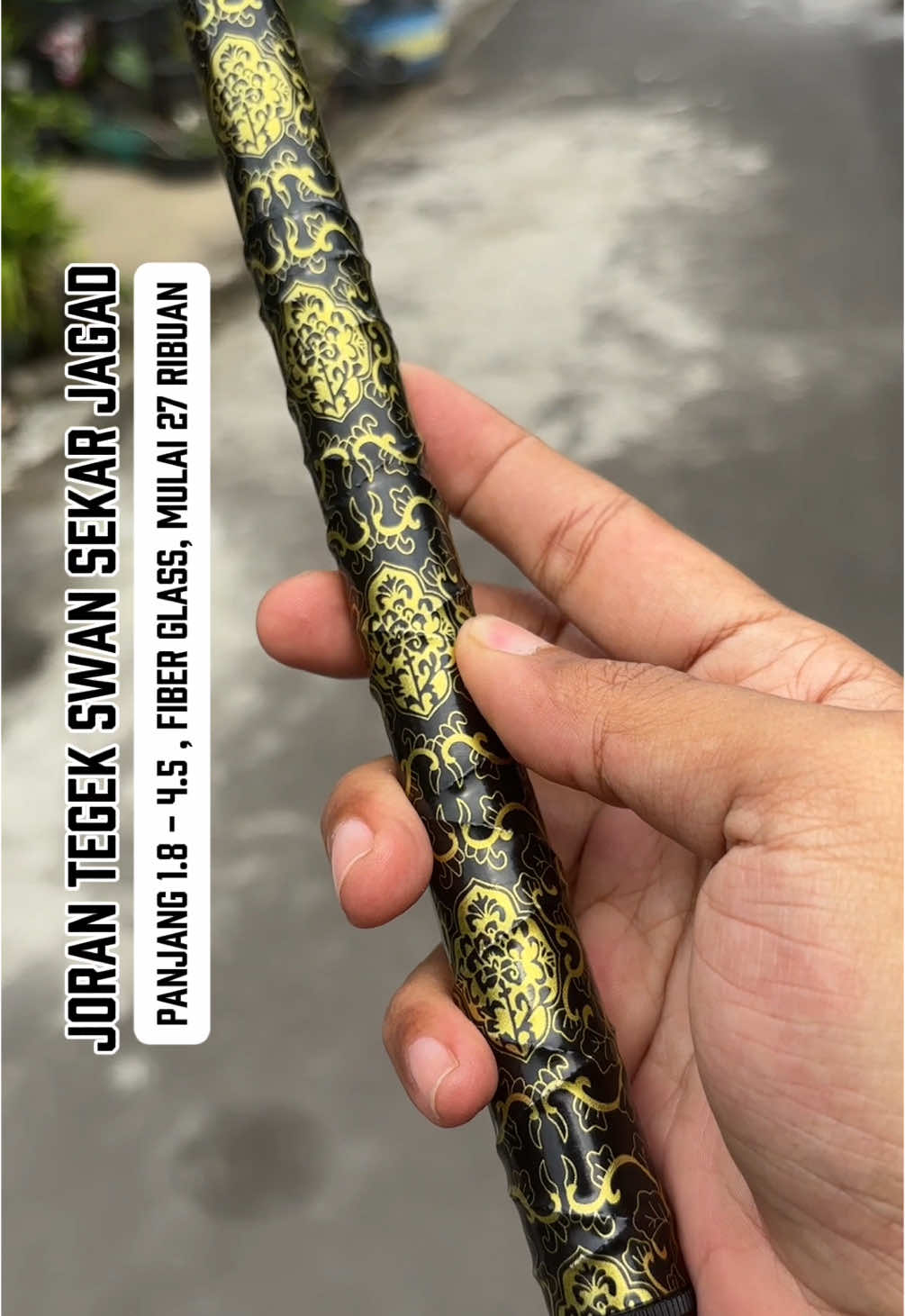 Joran tegek dengan corak etnik yang keren! Tegek fiberglass swan sekar jagad. #mancing #mancingmania #cuantanpabatas #jorantegek #tegekmurah #tegekmurahkuat #tegekswansekarjagad #swansekarjagad 