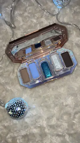 10/10🌙🧜🏻‍♀️Unboxing Flower Knows - Moonlight Mermaid eyeshadow palette 🦢  . . . #fyp #fy #asmr #unboxing #sounds #cosmetics #flowerknows #flowerknowsgirl #eyeshadow #eyeshadowpalette 