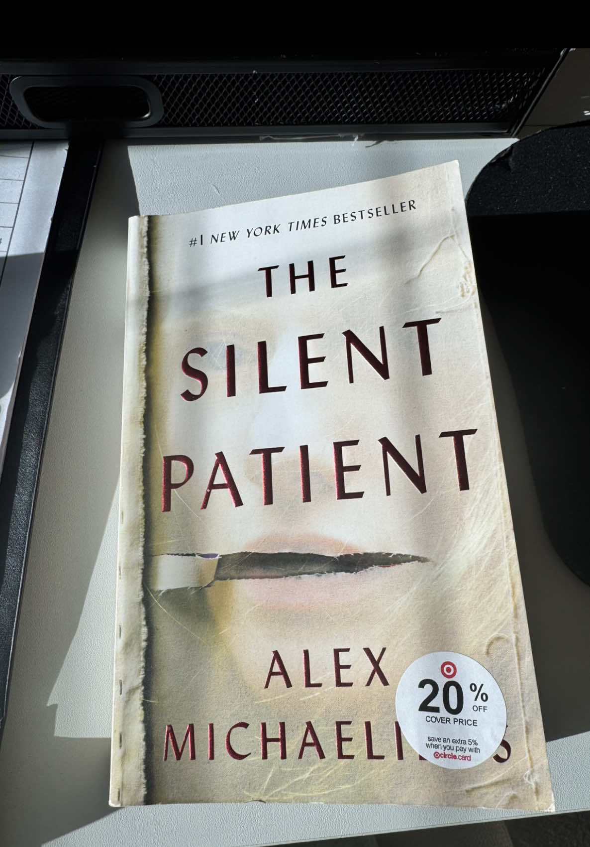 My review of the Silent Patient by Alex Michaelides  #BookTok #thesilentpatientbook #alexmichaelides 