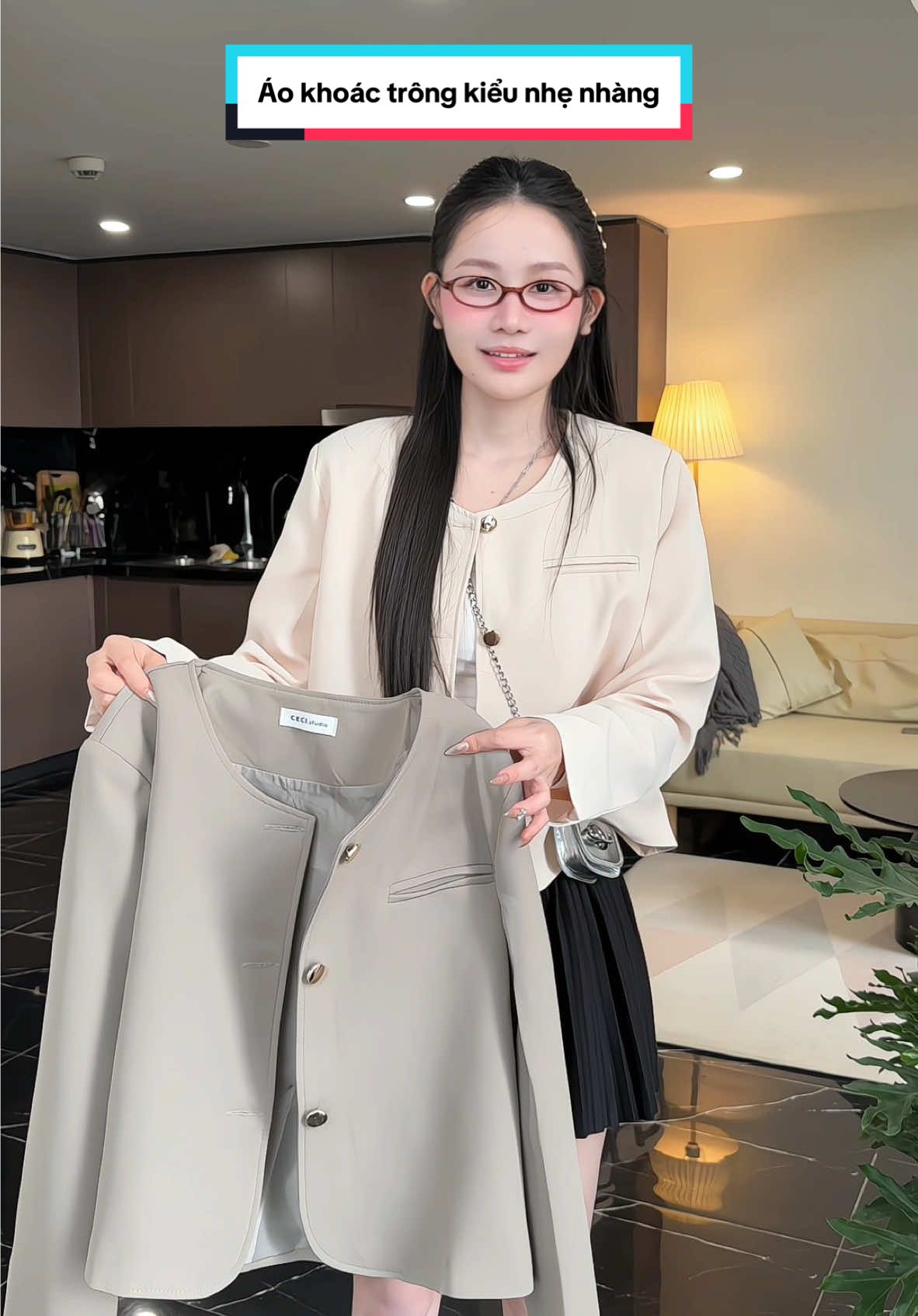 Áo khoác trông kiểu nhẹ nhàng ạ #fashion #trinhlunglinh96 #aokhoacnu #aokhoacblazer #aoblazer #fashion #review #atkoc #xyzabc #xybca #thoitrang #viral #aonuxinh #29fedcloset #tet2025 