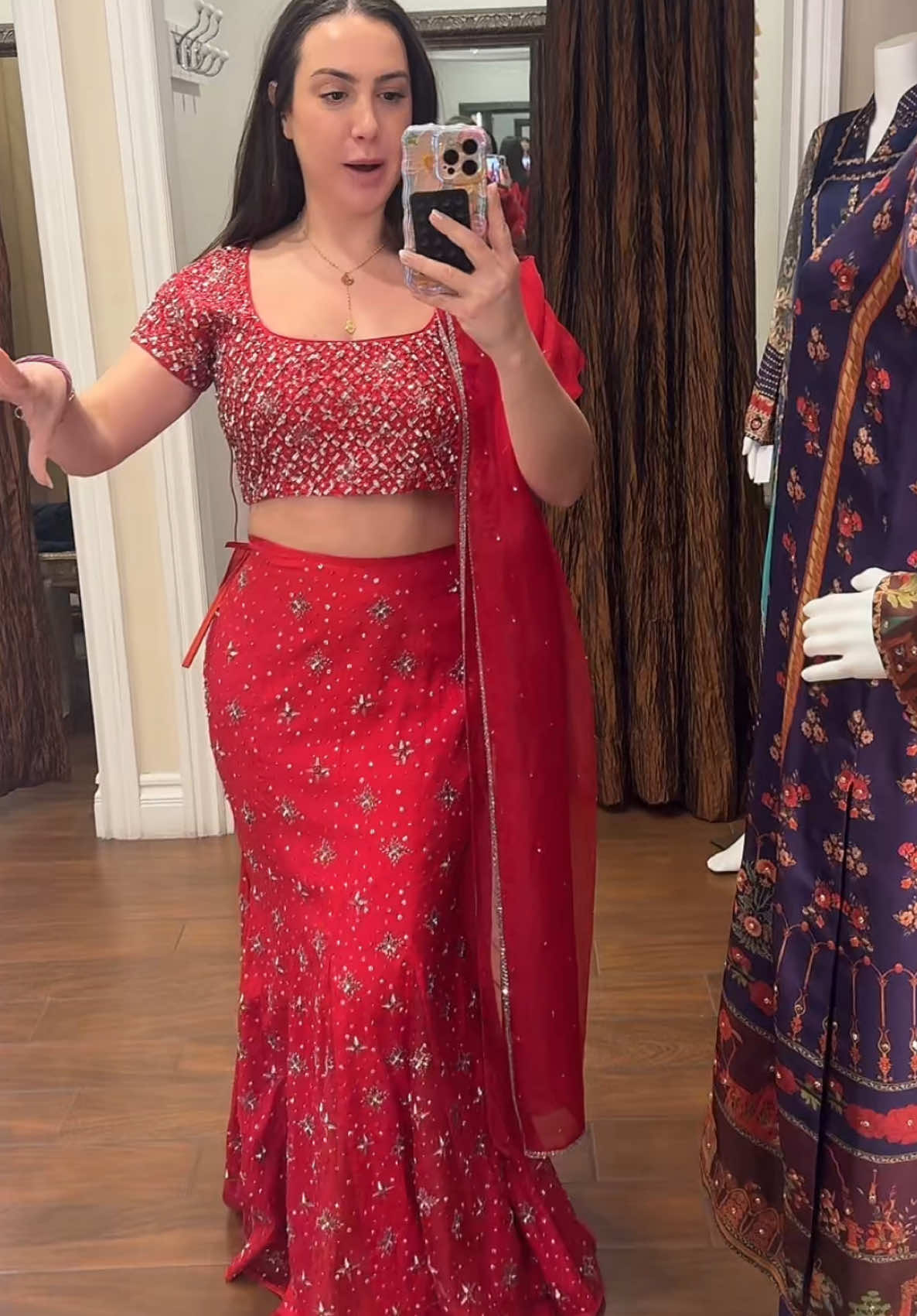 Which one did you like? I have T-7 days 😫 #indianwedding #india #saree #shopping #travel 