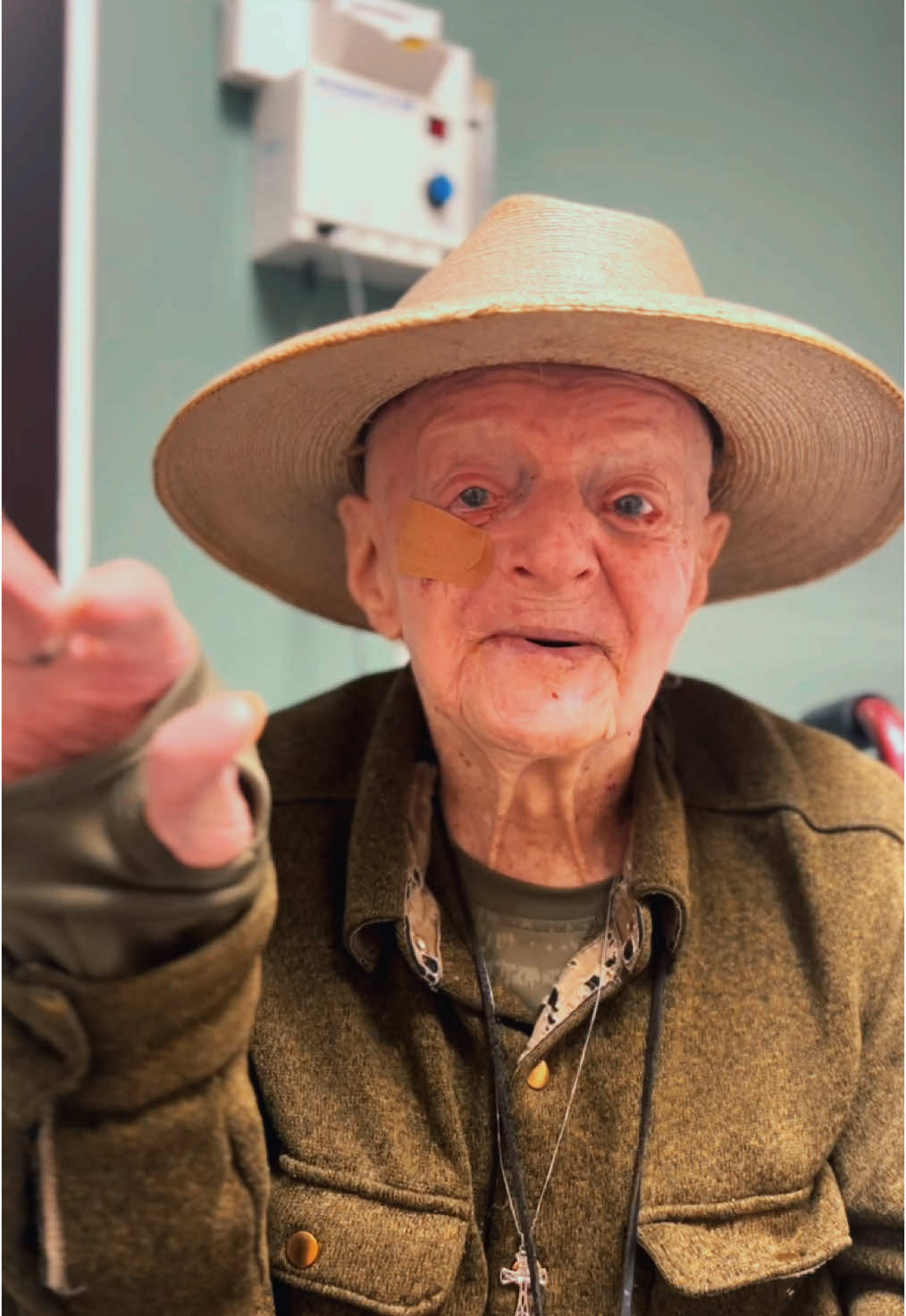 Hello friends, Good news from the doctor and we’re feeling OK. I hope you’re having a beautiful Thursday. 🦉  #askunclejack #100yearsofwisdom #wisdom #kindnessisfree #101yearsold  There’s a GoFundMe set up for my expenses if you are able to help. #linkinbio 🙏🏼 