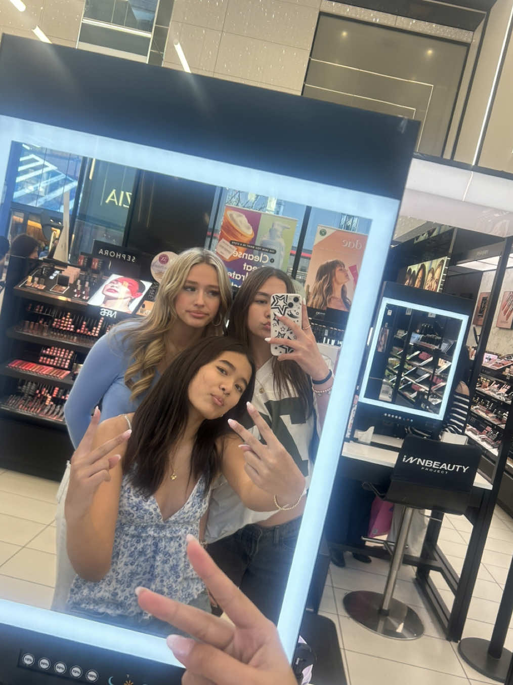 instagram saw it first! 🫣 @eva 🌟 @Alli Ingram  #jesuslovesyou #loveyou #yourgorgeous #perfect #fypシ #blowup #tiktok #BestFriends #dance 