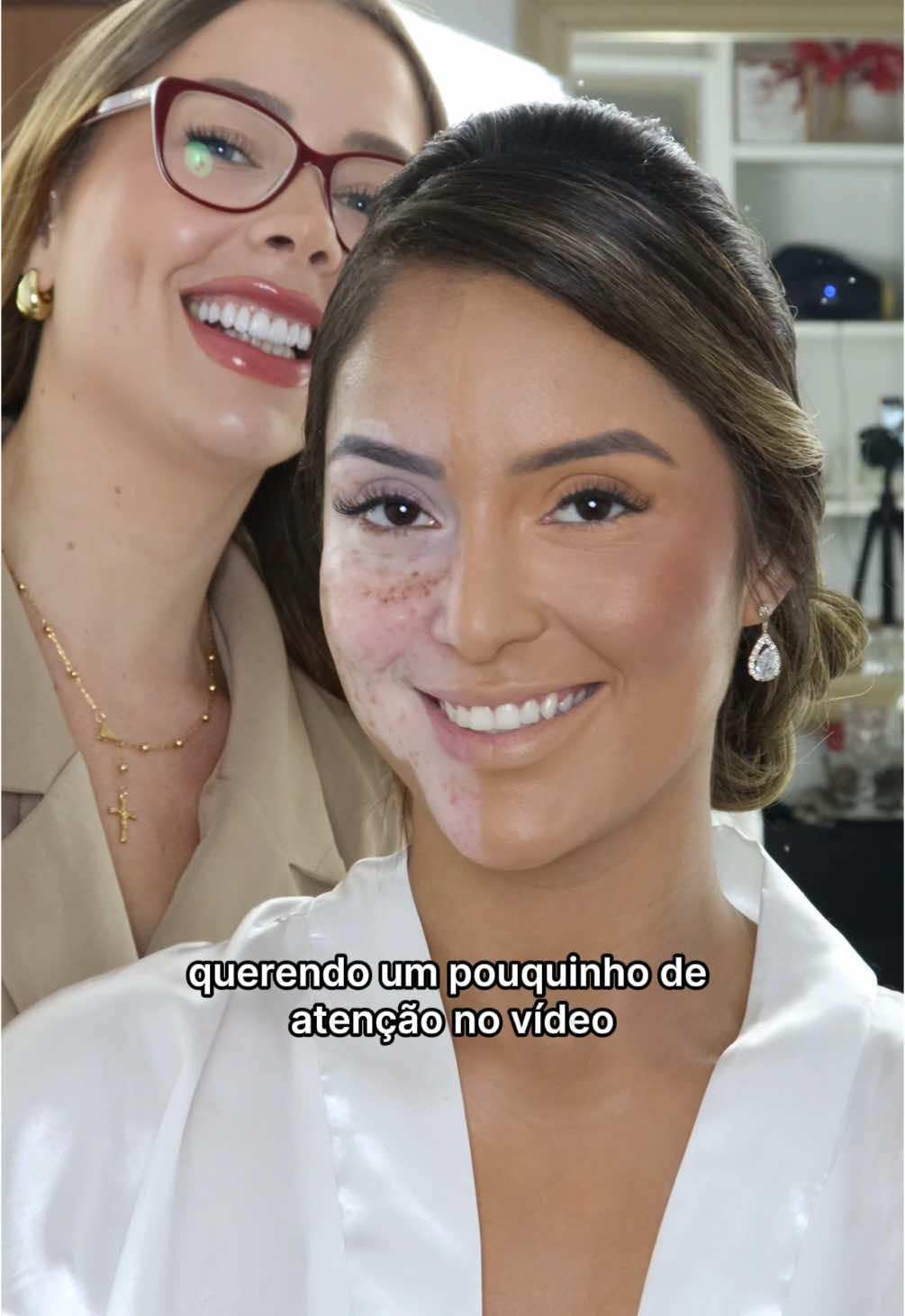 Quer aprender fazer uma maquiagem que cobre o vitiligo e ainda fazer uma pele resistente e a prova d’água? Vem com Tia Brenda aprender a maquiar #maquiagem #beleza #vitiligo #tutorialdemaquiagem #makeup #maquiagemprofissional #maquiadora 