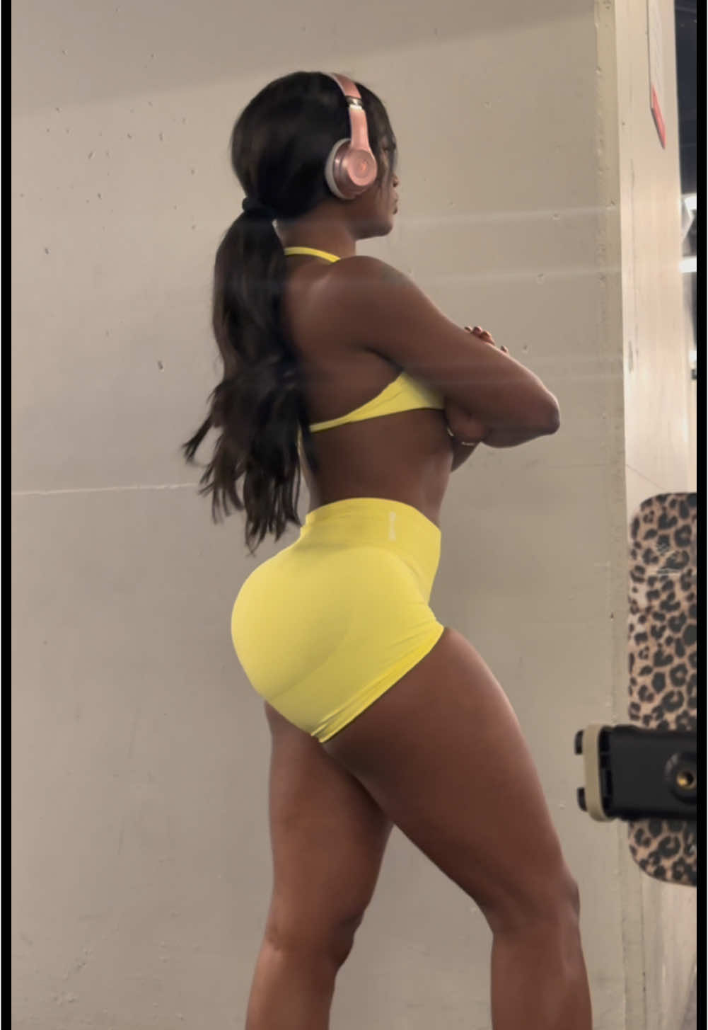 What’s stopping you?  I personally feel like I’ve experienced both sides of feeling too small and also too heavy for my size. After years of trial and error I’ve found a healthy balance and have learned so much about shaping my physique. Now I get to share my journey and tips with you guys 🫶🏾  Only 4 days until my THE GLUTE GLOW UP CHALLENGE starts! 💪🏾💖Join now, time is running out! I’m so excited for this challenge to start and see all the progress we’re about to make 🔥😍 A reminder of what’s included: • 6 weeks of workouts • Specialized weights tracking feature to track your progress • Mobile app access • 💥 Private community support group Click link in bio to join, exclusively on @solinstream