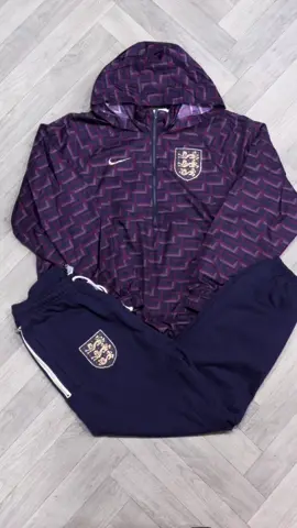 ENSEMBLE ANGLETERRE EXCLUSIVE 2025 💜🤍 DISPONIBLE : M / L #nike #niketech #original #ALGERIE #NIKE #ORIGINAL #SETIF 