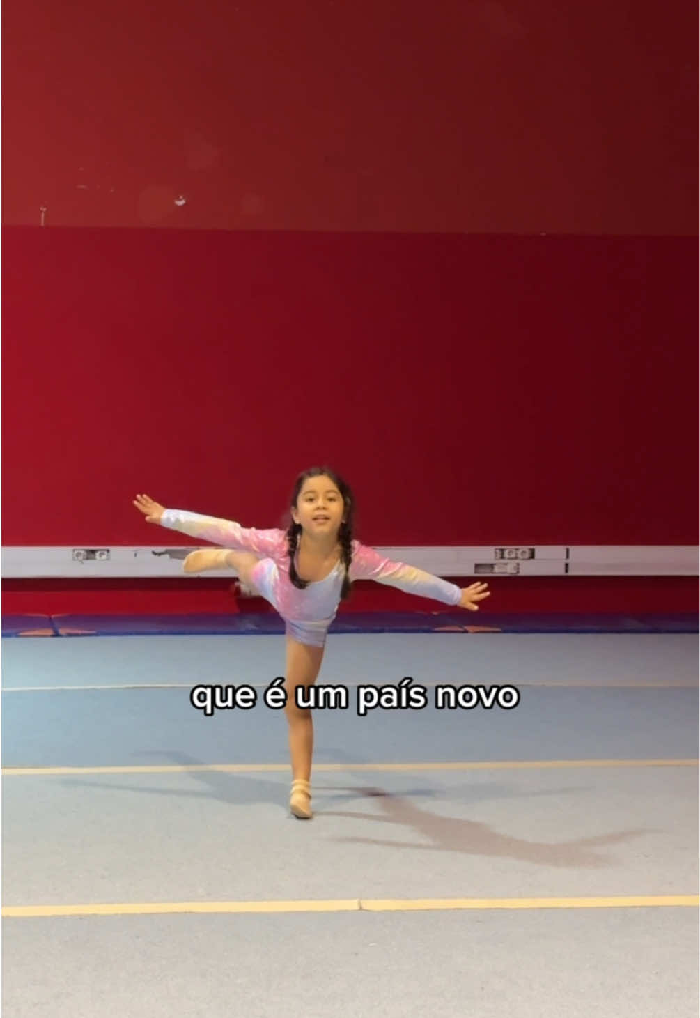 Depois de 2 meses sem treinar, hoje a Mia volta a fazer ginástica só que em Portugal 🇵🇹 #viveremportugal #morandoemportugal #ginastica #paidemenina #paiefilha