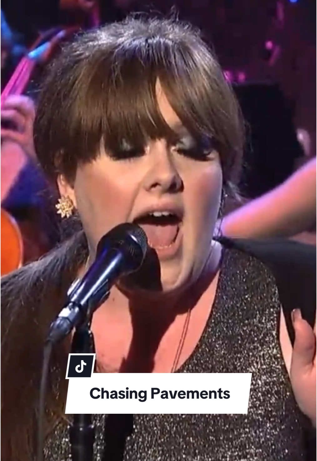 Adele’s performance of “Chasing Pavements” live at SNL, 2008 💜 #adele #fypシ #viral #fy #blowthisup #adelelive 