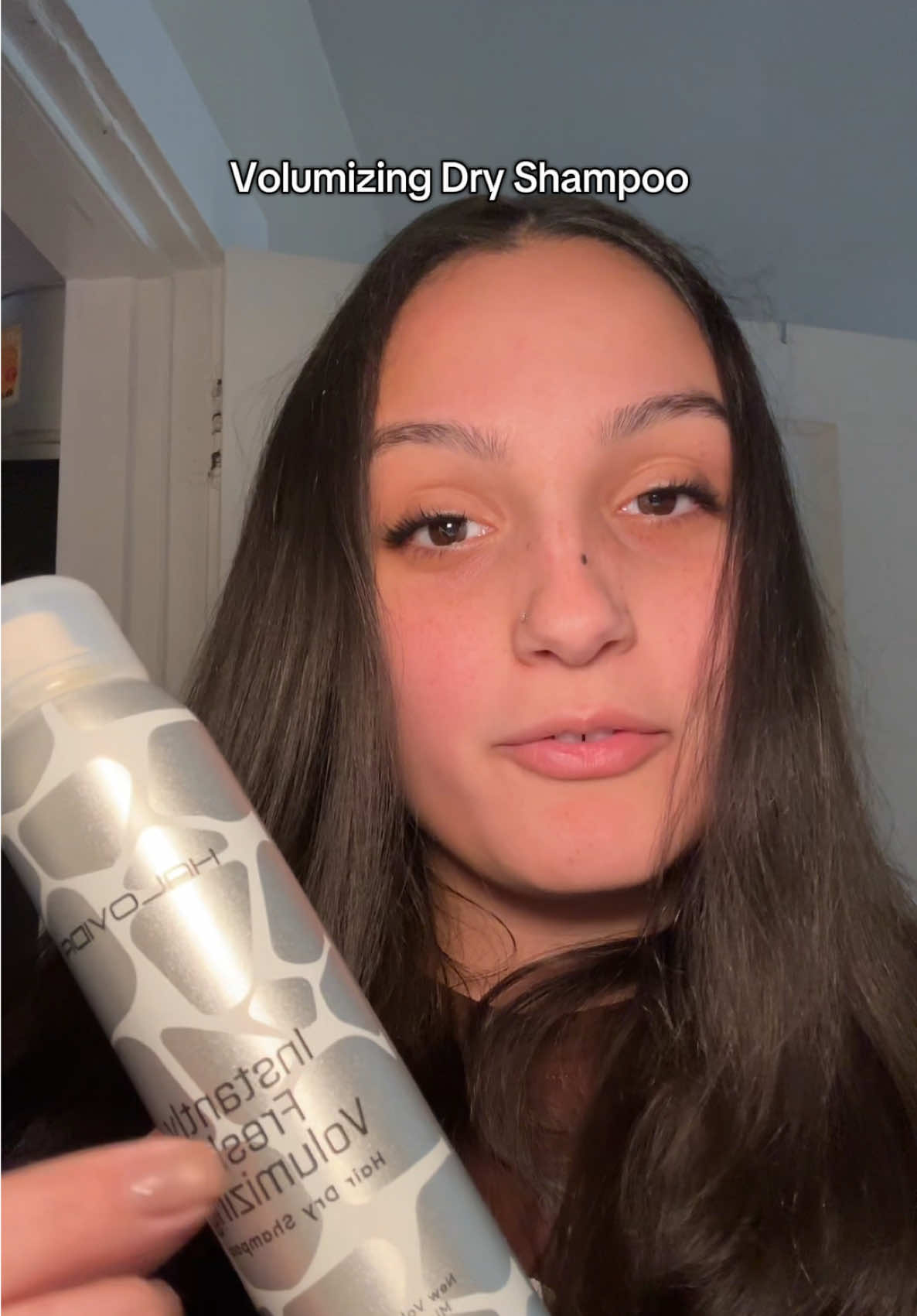 On 5 day old hair. Not bad!  #dryshampoo #halovida #greasyhair #hairtok #tiktokshopfinds 