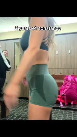 what 2 years of showing up can do #legsworkout #glutegrowth #gymgirl 