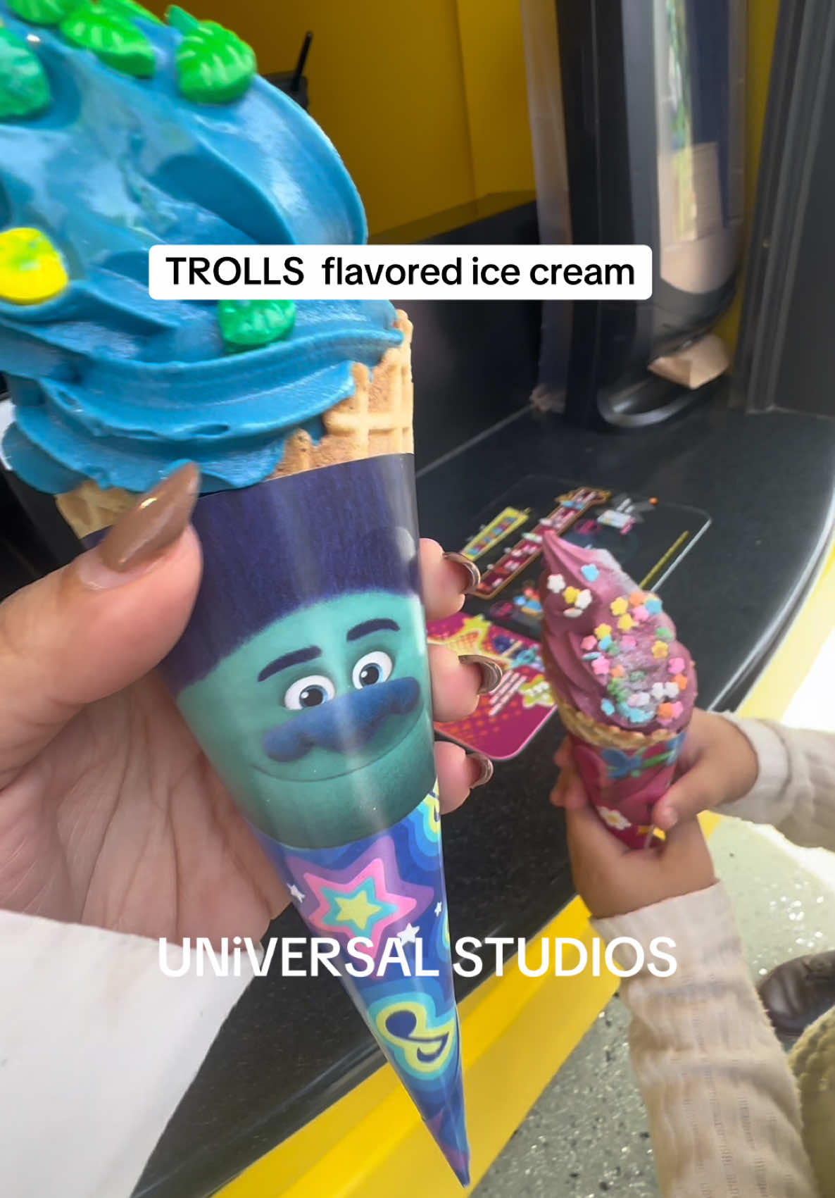 trolls flavored ice cream only universal studios #universalstudios #icecream #trolls #trolls3 #helado 