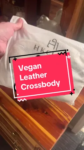 Your new favorite crossbody! So many compartments to hold all your necessities! #crossbodybag #veganleather #fannypack #purse #fashion #fyp #tiktokshop #hkcluf 