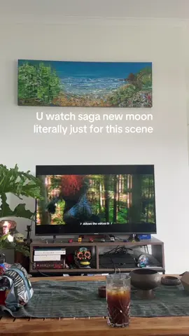 She owns this song #newmoon #twighlight #twighlightsaga #fyp #foryou #foryoupage #viraltiktok #fyp #tiktoknews #hearingdamagethomyorke 