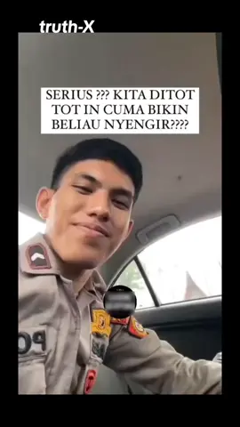 Bayangkan pengendara yang terjebak macet, kehujanan dan lelah usai pulang bekerja, lalu ternyata ada sirine strobo yang berbunyi di belakang kita. Namun, ternyata sirine strobo itu hanya alat yang digunakan oknum polisi untuk bermain-main Hal itu lah yang membuat video seorang polisi menyalakan sirene strobo sambil tersenyum-senyum menjadi viral di mesia sosial. Warganet banyak mengkritik sikap polisi itu lantaran seperti bermain-main dengan strobo. Dalam video, tampak polisi tersebut duduk di dalam mobil. Dia menekan-nekan tombol sirene strobo, sambil tersenyum-senyum terus ke arah kamera. Berdasarkan tanda pangkat yang dikenakannya, polisi tersebut berpangkat Brigadir. Video tersebut sampai mengundang komentar dari Kombes Ahrie Sonta yang dikenal sebagai Sekretaris Pribadi Kapolri Jenderal Listyo Sigit Prabowo. 